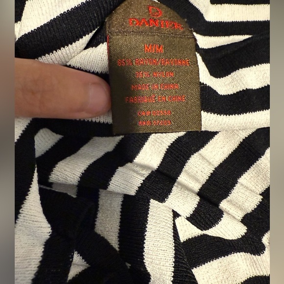 Danier Black and White Striped Off-Shoulder Blouse - Picture 3 of 4